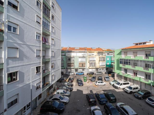 T2 com sótão em Queluz
