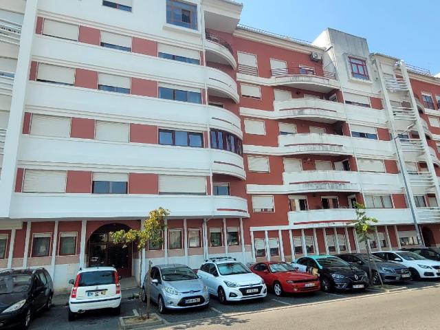 T2 com parqueamento Na rua cidade do Faro Algueirão Mem Martins