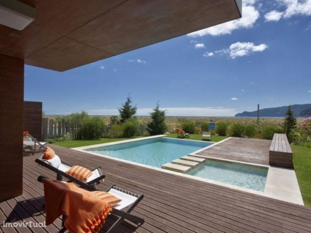 T2 com piscina e jardim privados, frente da praia de Tria