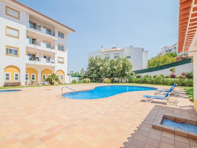 T2 com Piscina, Garagem e Arrecadação