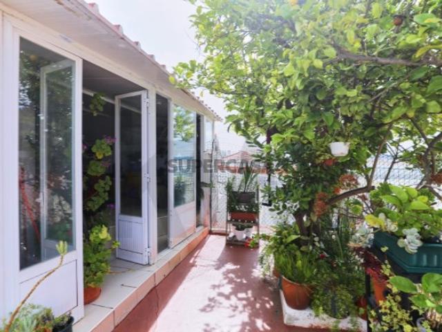 T2 com terraço e vista de mar Cruz Quebrada