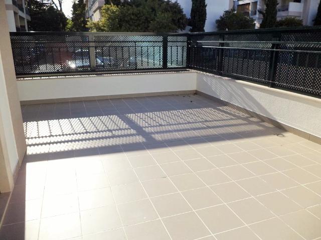 T2 com terraço em Carcavelos perto da Praia