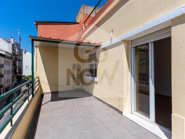 T2 com terraço na Graça