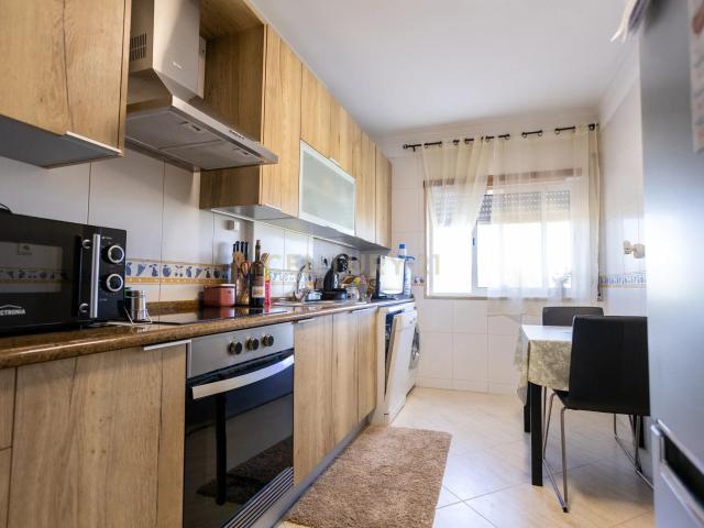T2 com 2 casas de banho e ampla varanda