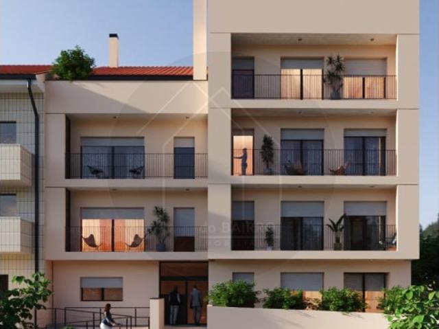 T2 com Varanda, 2 Lugares de Garagem e Acabamentos Premium | Edifício Caetano de Melo