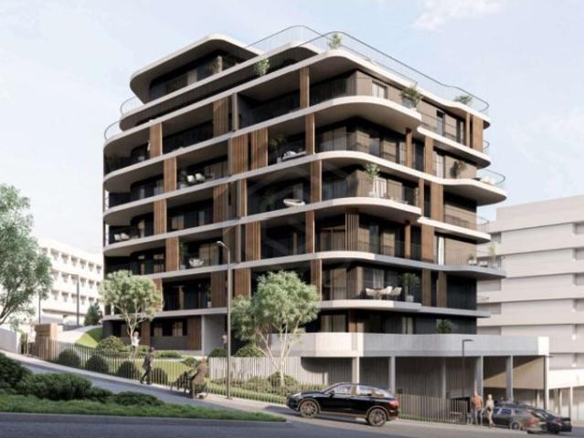 T2, com varanda com 11m2 e lugar de garagem para 1 carros