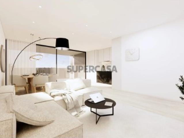 T2 com varanda de 5.8m2 e lugar de garagem