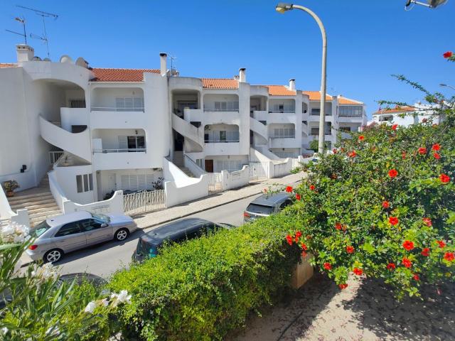 T2 com Varanda e Garagem na Zona Central de Albufeira Excelente Oportunidade!