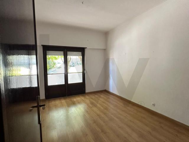 T2 com Varanda e Vista Rio – Localização Premium na Póvoa de Santa Iria