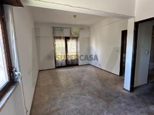 T2 com Varanda e Vista Rio Localização Premium na Póvoa de Santa Iria