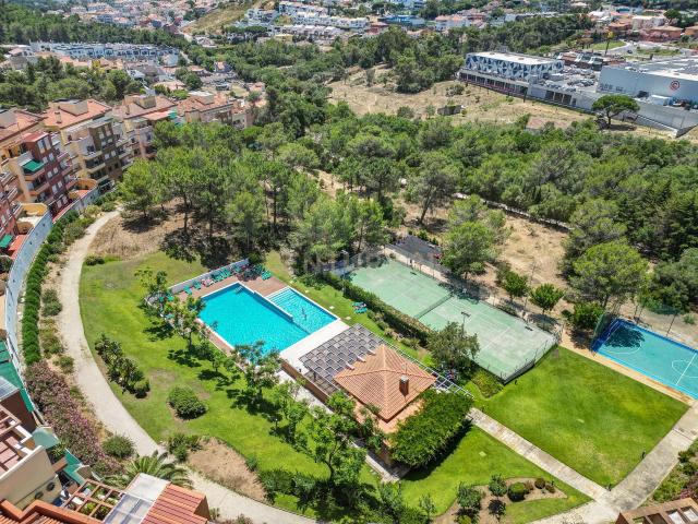 T2 COM VARANDAS VISTA JARDIM E PISCINA CONDOMINIO FECHADO NO ESTORIL