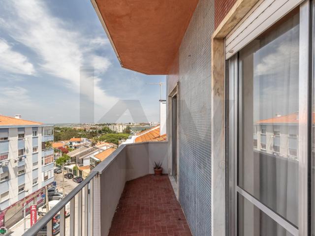 T2 com Vista Baía na Amora
