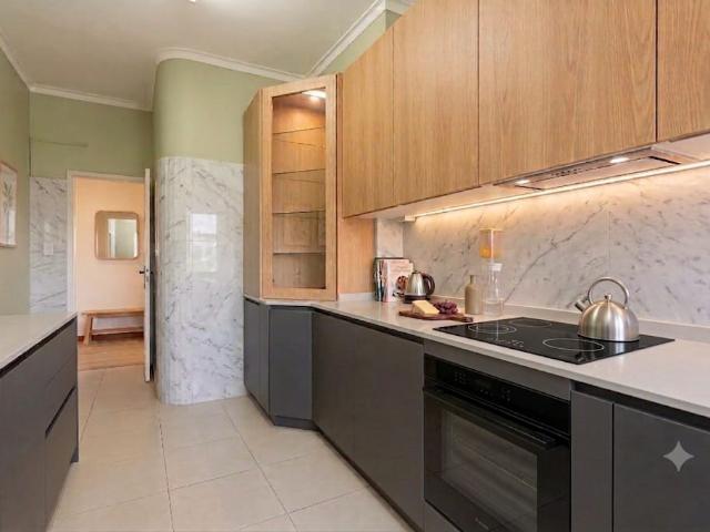T2 com Vista Mar para Remodelar a Gosto em Oeiras