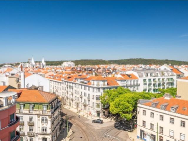 T2 com Vista Rio, Garagem e Terraço Comum Campo de Ourique