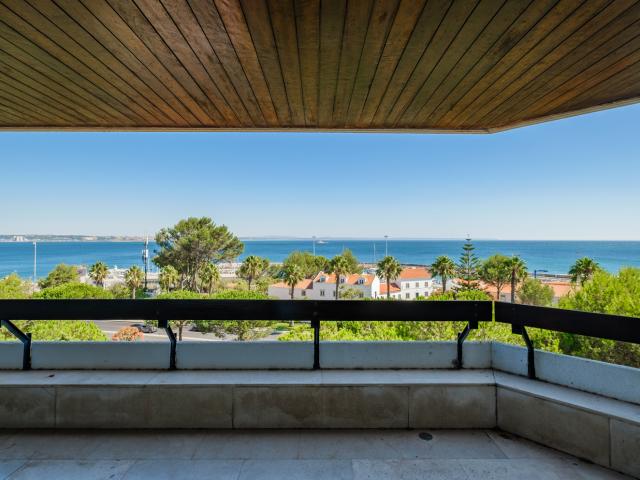 T2 com VISTA + TERRAÇO + 1 GARAGEM + Arrecadação no Alto da Barra Oeiras