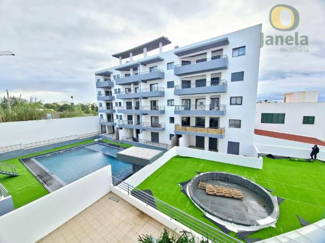T2 como novo com piscina, garagem e arrecadação 114m² Quelfes