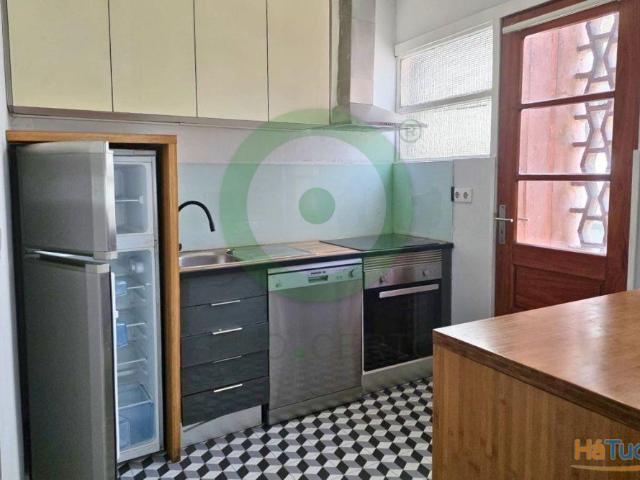 T2 convertido em T1 ? Junto à Trindade, Porto | 26084089724