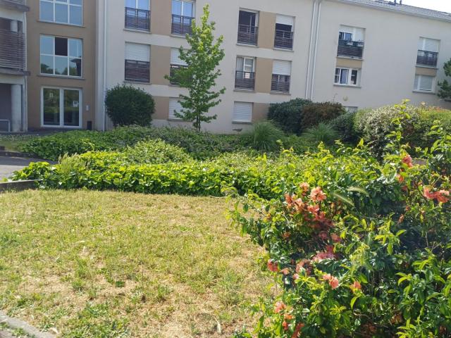 T2 DE 43.44 M2 AU REZ DE CHAUSSEE AVEC 1 PLACE DE PARKING COUVERTE