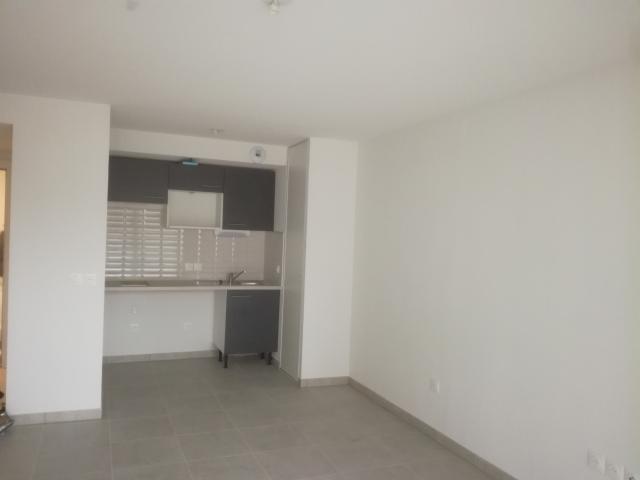 T2 de 43 m2 en RDJ, au calme avec belle terrasse et 1 place de parking
