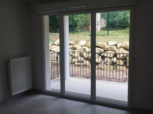 T2 de 40 m2 avec terrasse et parking Quartier Bassens