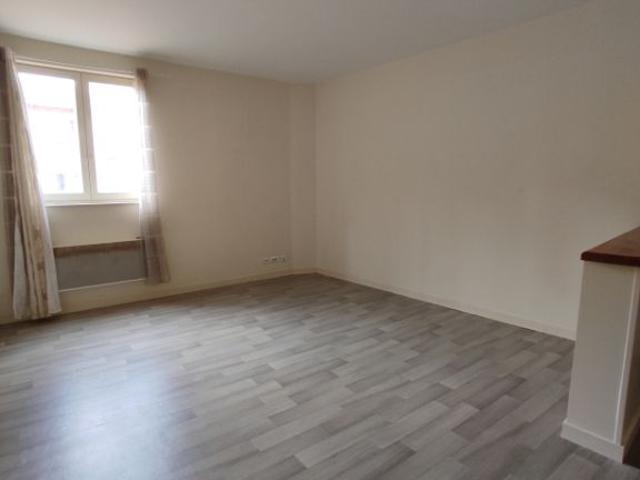 T2 DE 40 m² EN COURS DE RENOVATION