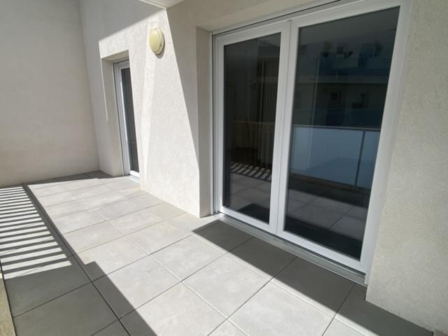 T2 de 44 m2 hab avec belle terrasse et parking Nîmes Mont