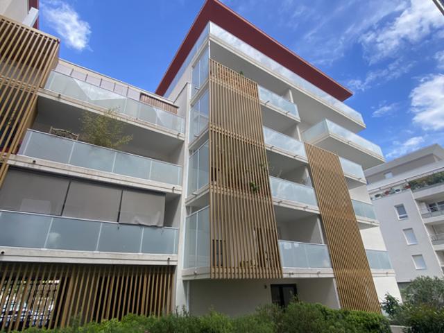 T2 de 44 m2 hab avec belle terrasse et parking Nîmes Mont