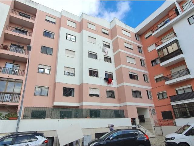 T2 de 127m2 com terraço em Linda a Velha