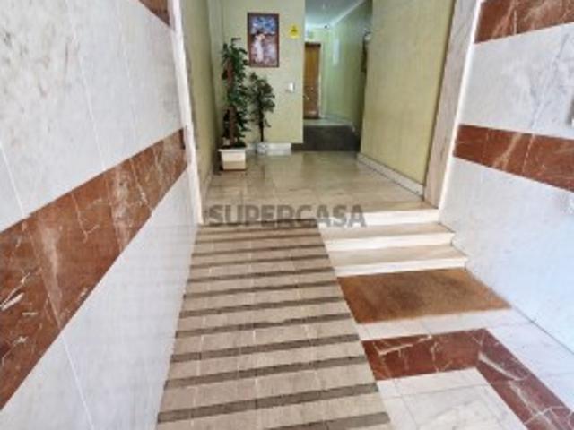 T2 de 130 m² em Rio de Mouro Amplo, Equipado e Muito Bem Localizado