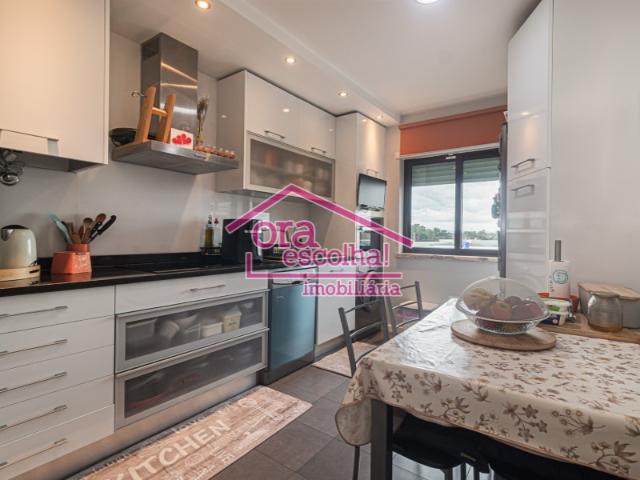 T2 de recente com 80 m2, Garagem 40 m2 e arrecadação no Casal do Marco!