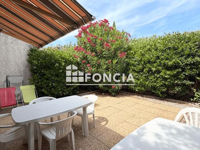 T2 de 30m2 avec grande terrasse de 52m2 en rez de jardin et stationnement privé