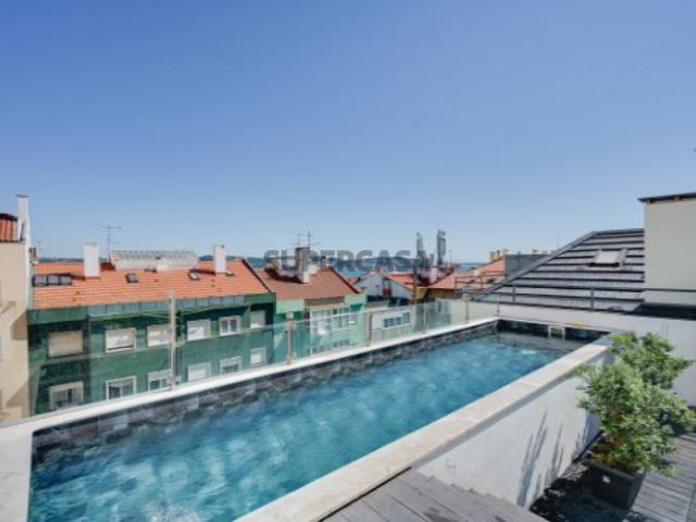 T2 de arquitetura diferenciada em Algés | Varanda | Garagem | Piscina