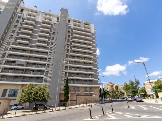 T2 de Excelência com Box, Arrecadação e Acabamentos Premium | Lisboa