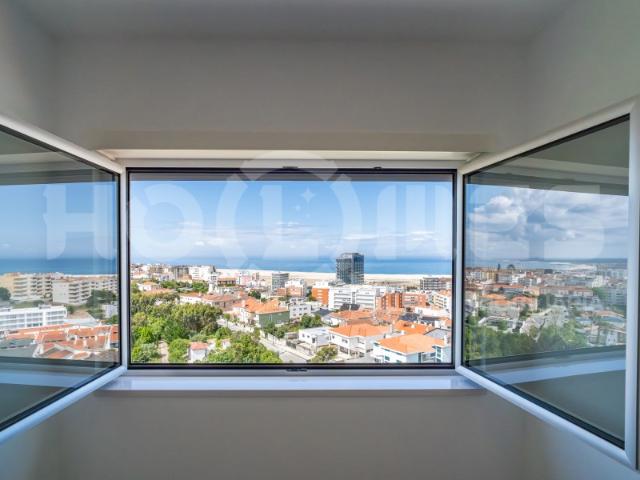 T2 de Luxo no Último Andar | Vista Mar, Serra e Cidade | Centro da Figueira da Foz