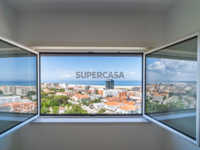 T2 de Luxo no Último Andar | Vista Mar, Serra e Cidade | Centro da Figueira da Foz