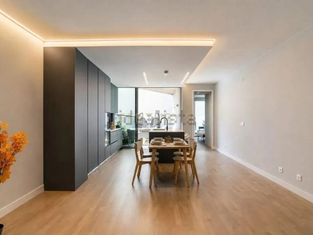 T2 de Luxo com 150 m², Estacionamento, Terraço e Jardim Privativo, nas Avenidas Novas