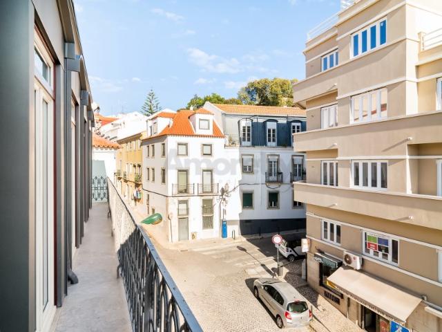 T2 DE LUXO DÚPLEX COM VARANDA EM PLENO CORAÇÃO DE SANTO ANTÓNIO