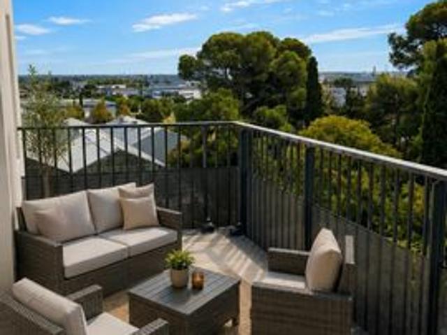 T2 dernier étage, terrasse, vue dégagée. petite vue mer !