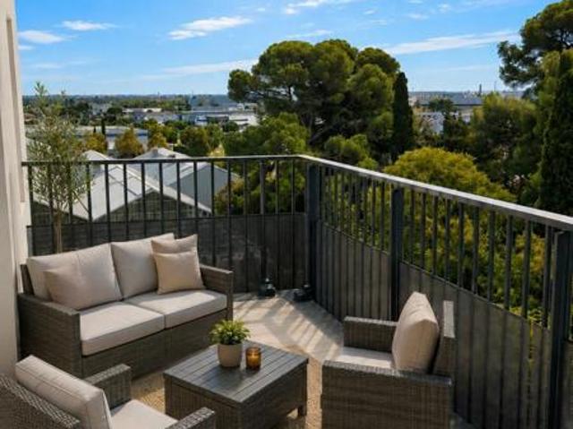 T2 dernier étage, terrasse, vue dégagée. petite vue mer !
