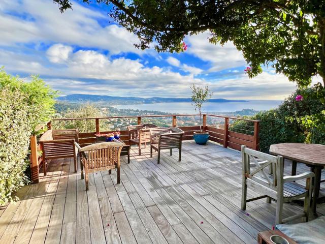 T2 d'exception avec loggia et vue mer à couper le souffle