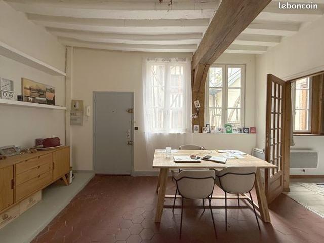 T2 d'une surface de 51m² au calme centre historique