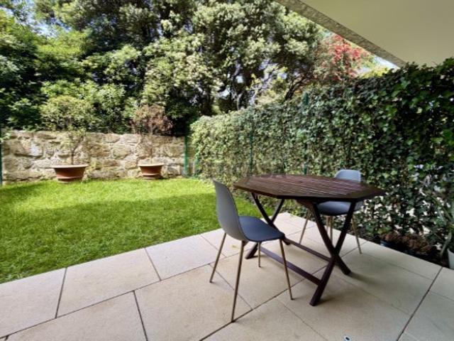 T2 Duplex com Jardim em Condomínio Privado