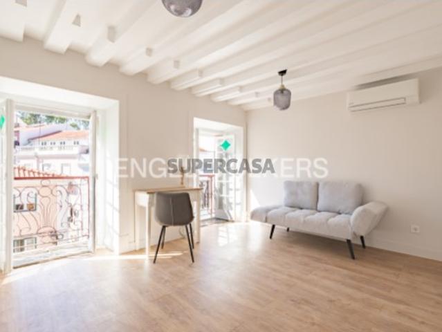 T2 Duplex com Vista Única sobre o Castelo de São Jorge