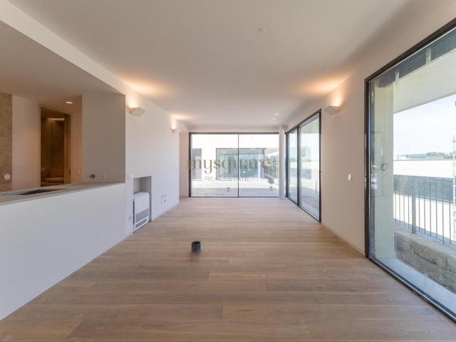 T2 Duplex de Luxo com 2 Suítes e Vista Rio em Gaia 120m² São Pedro Da Afurada