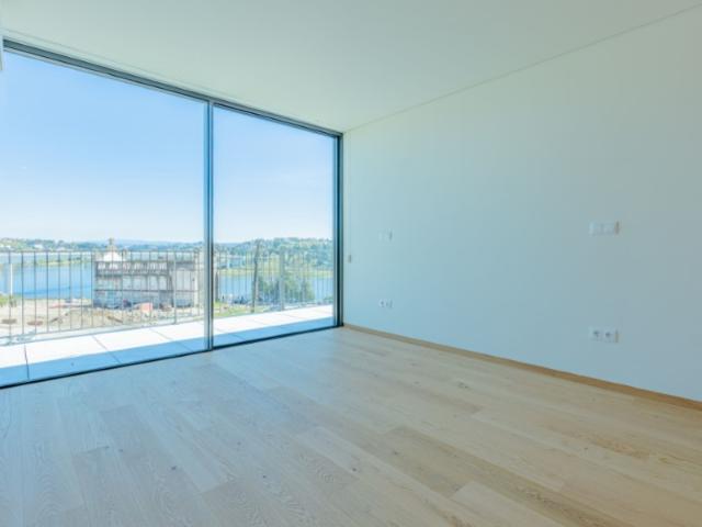 T2 Duplex Novo com vistas para o rio Douro