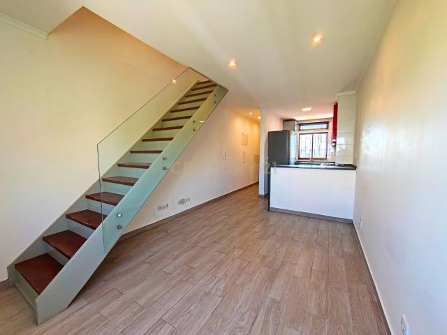 T2 Duplex Remodelado com Espaço Extra no Sótão em Benfica