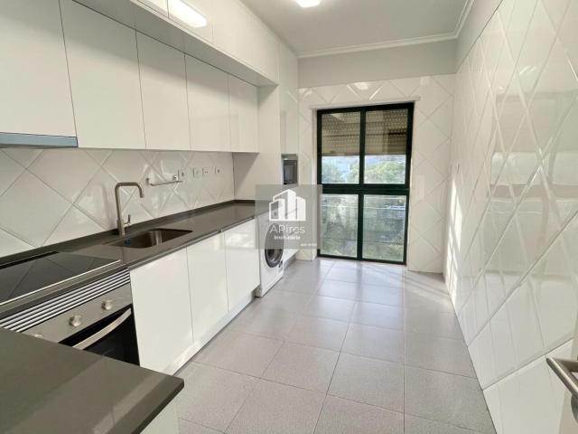 T2 Duplex remodelado junto da universidade