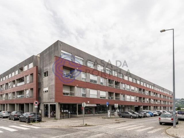 T2 em Vila das Aves com Suite e Lugar de Garagem 77m² Aves