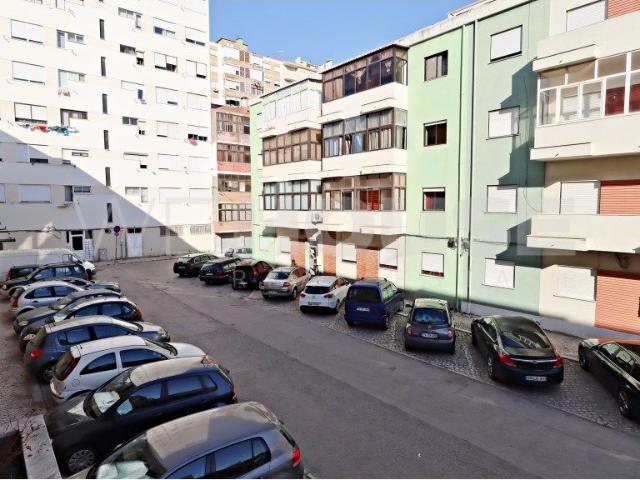 T2 em zona central do Barreiro bem localizado e prximo dos barcos