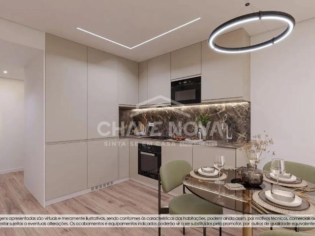 T2 em Construção com Varanda e Garagem | Condomínio Fechado
